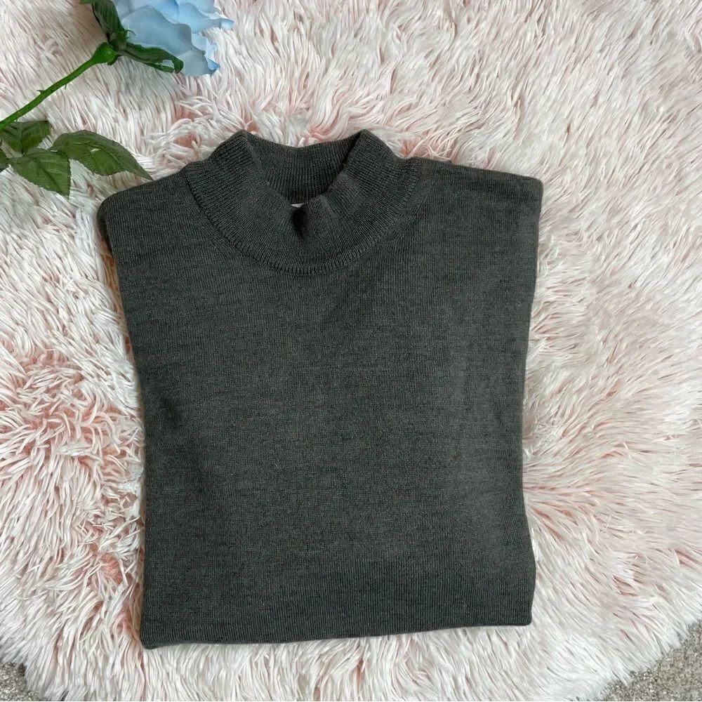 Perry Ellis Wool sweater  